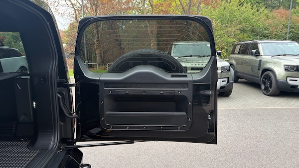 Used Land Rover Defender 2025 for sale - 76219008: Photo 24