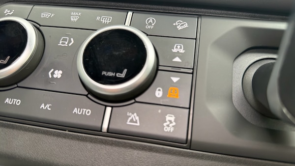 Used Land Rover Defender 2025 for sale - 76219008: Photo 31