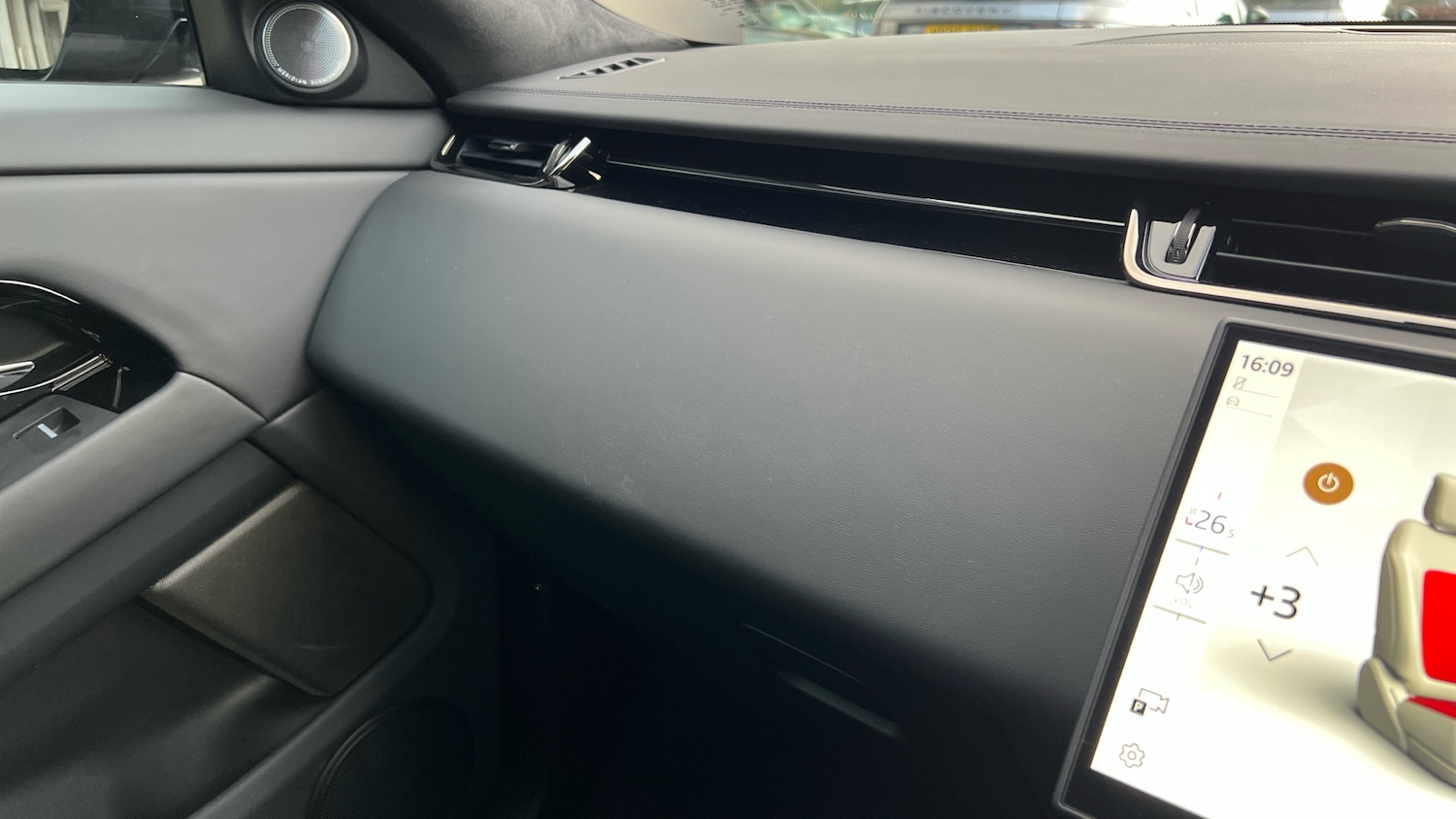 Used Land Rover Range Rover Evoque 2025 for sale - 77300957: Photo 20