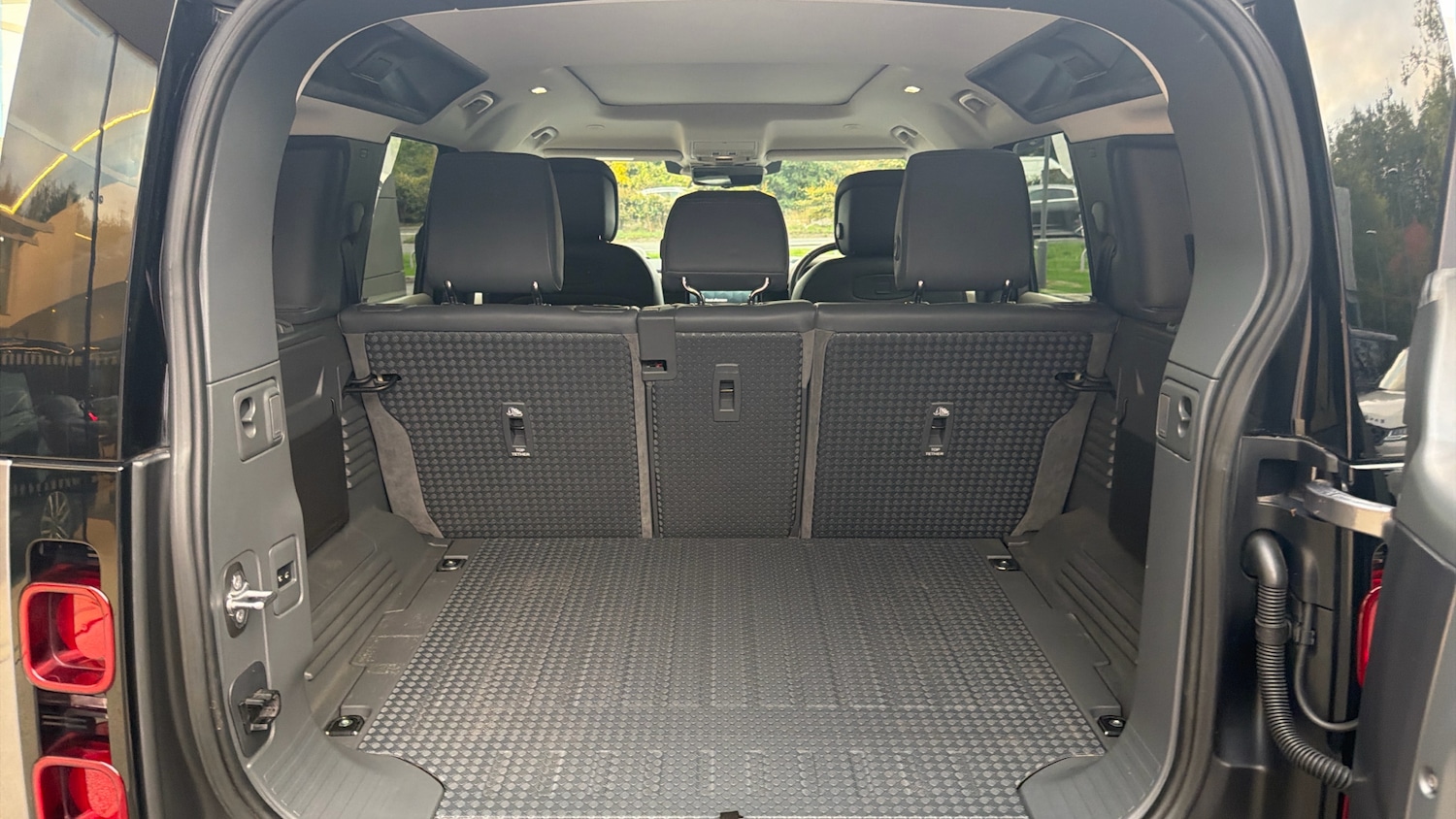 Used Land Rover Defender 2021 for sale - 76690092: Photo 10