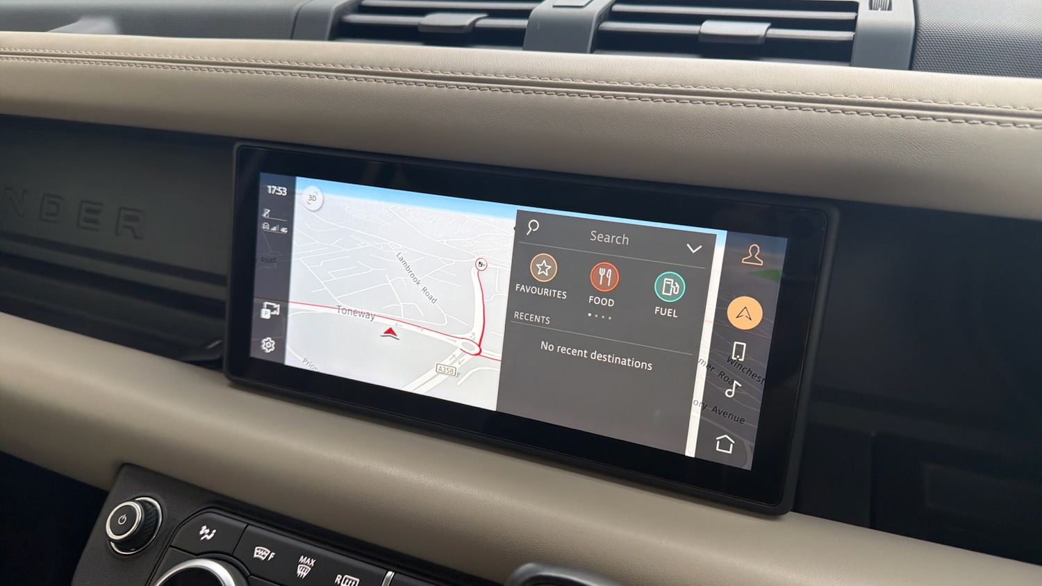 Used Land Rover Defender 2021 for sale - 76690092: Photo 11