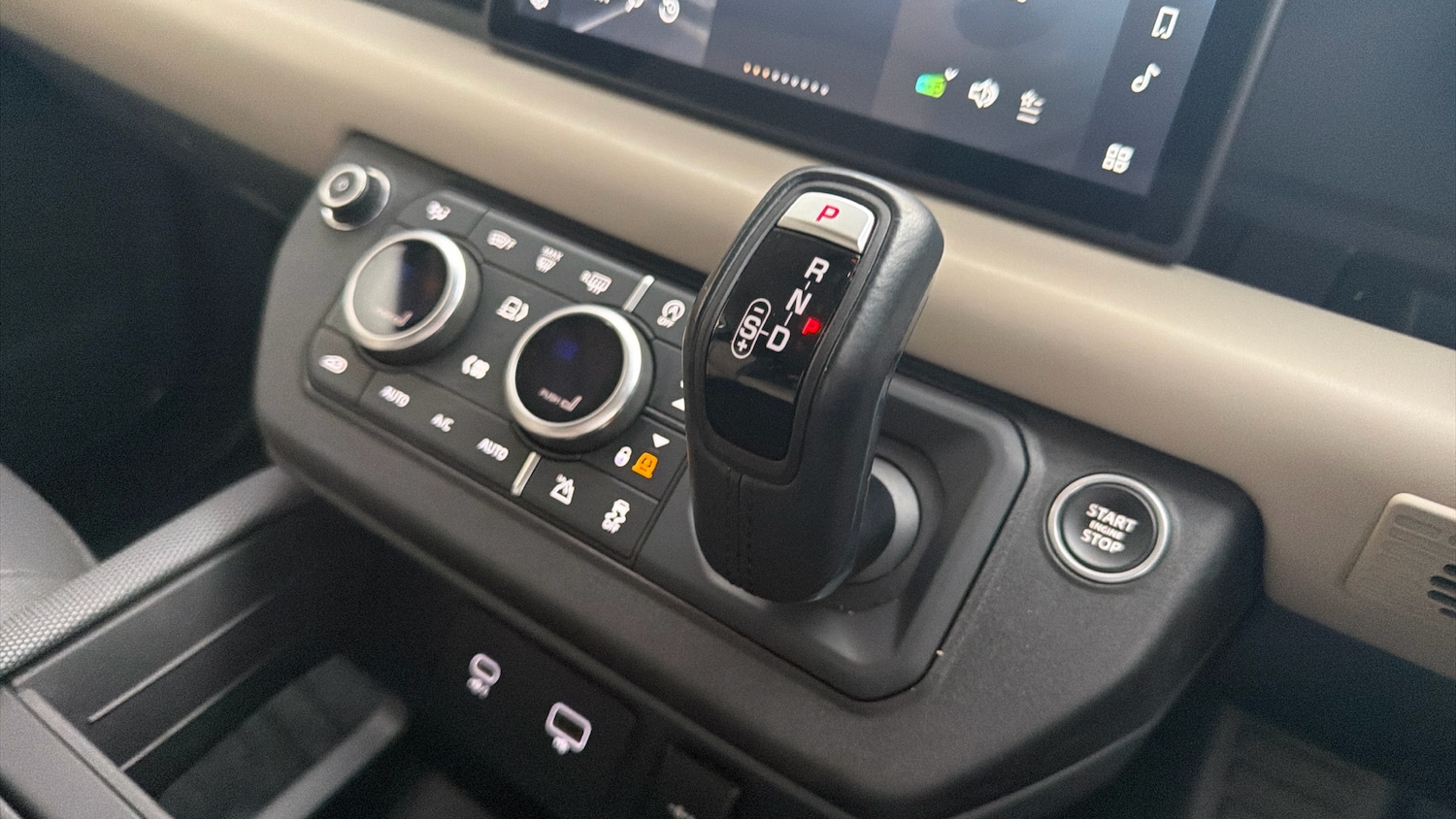 Used Land Rover Defender 2021 for sale - 76690092: Photo 13