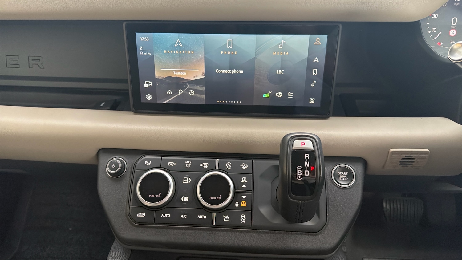 Used Land Rover Defender 2021 for sale - 76690092: Photo 14