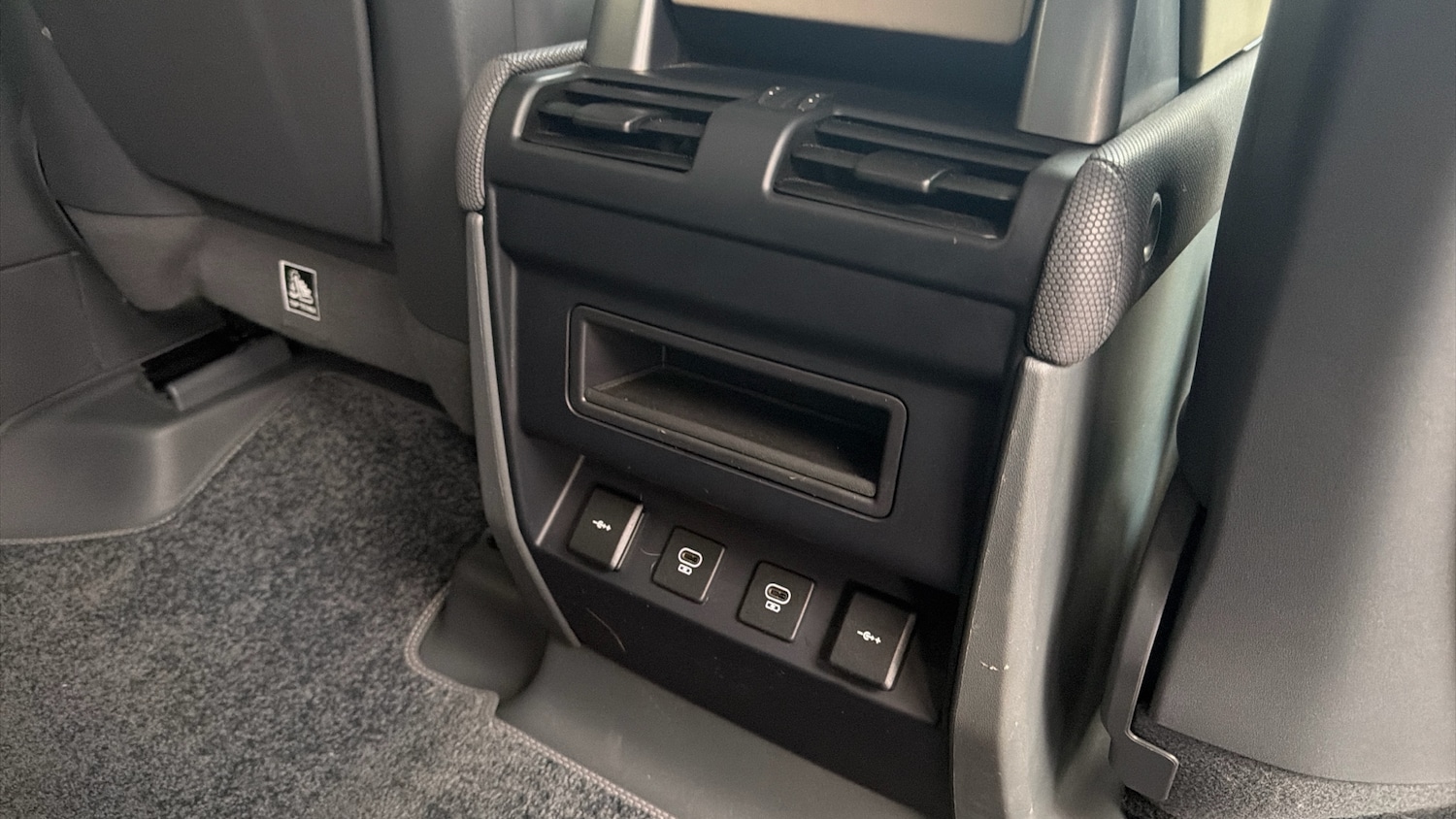 Used Land Rover Defender 2021 for sale - 76690092: Photo 18