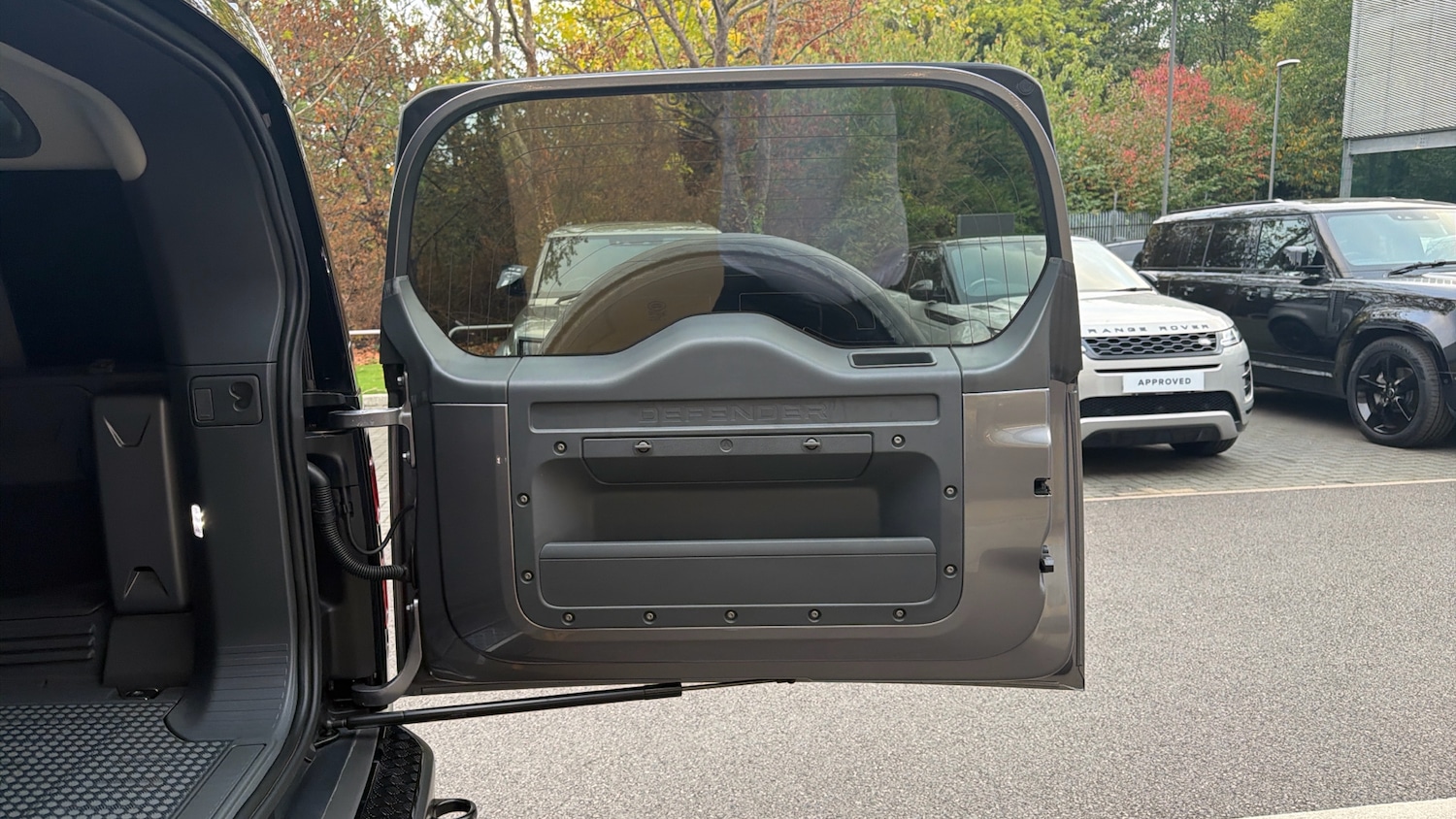 Used Land Rover Defender 2021 for sale - 76690092: Photo 24