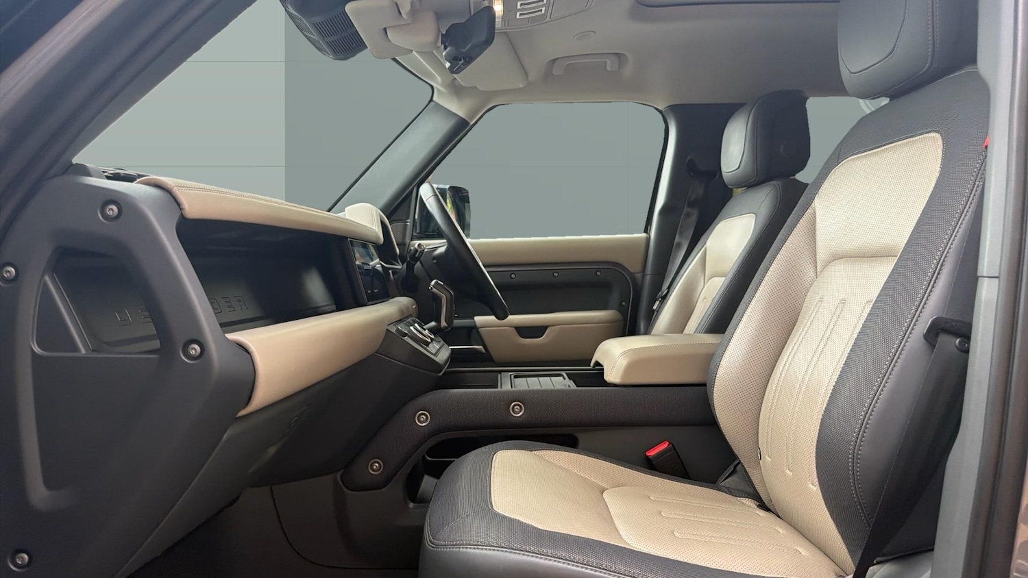 Used Land Rover Defender 2021 for sale - 76690092: Photo 3