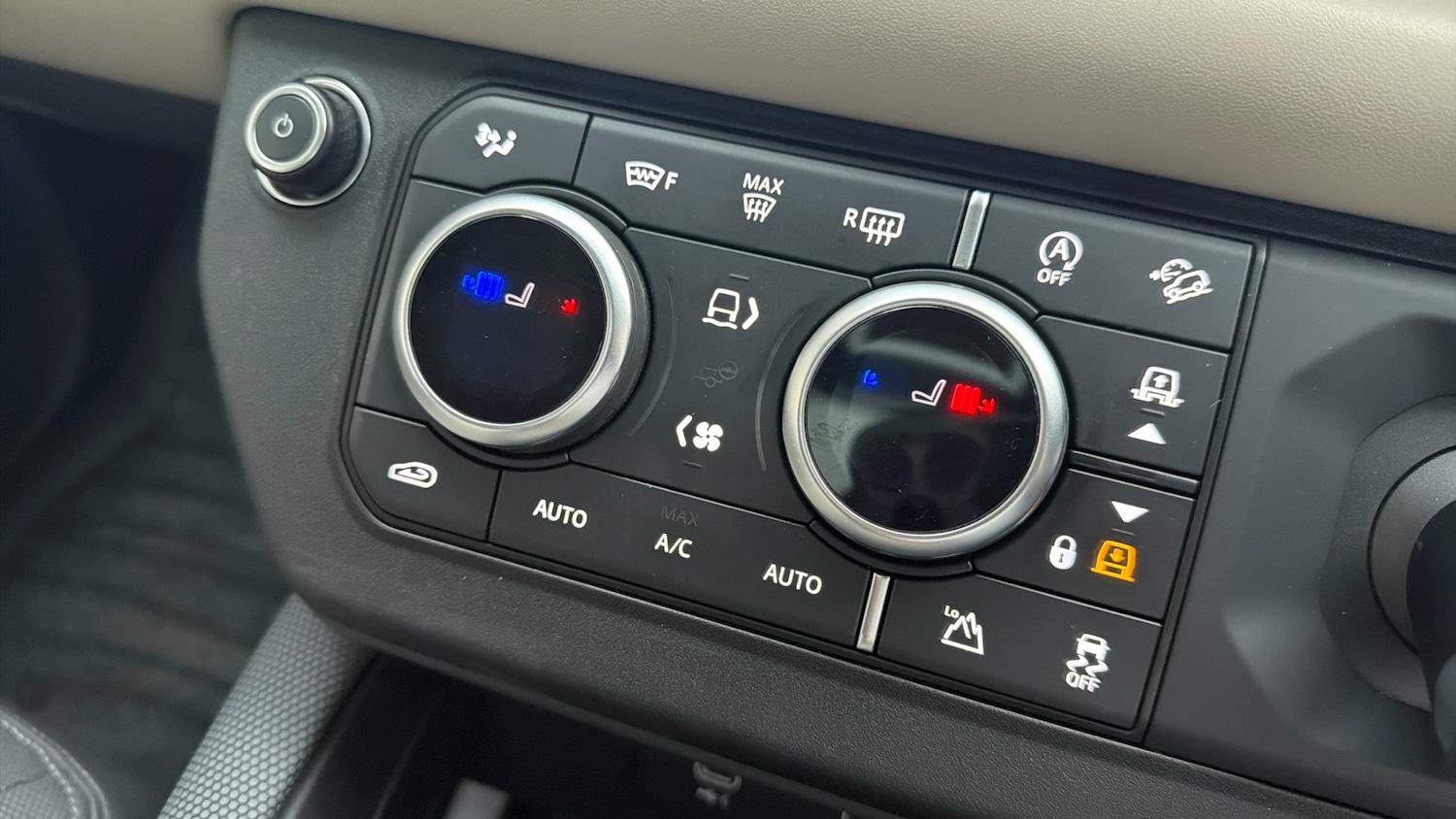 Used Land Rover Defender 2021 for sale - 76690092: Photo 34