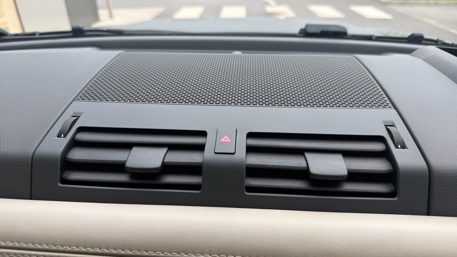 Used Land Rover Defender 2021 for sale - 76690092: Photo 40