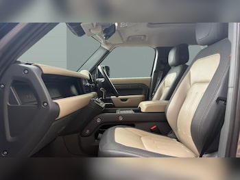 Used Land Rover Defender 2021 for sale - 76143047: Photo