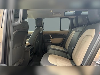 Used Land Rover Defender 2021 for sale - 76143047: Photo