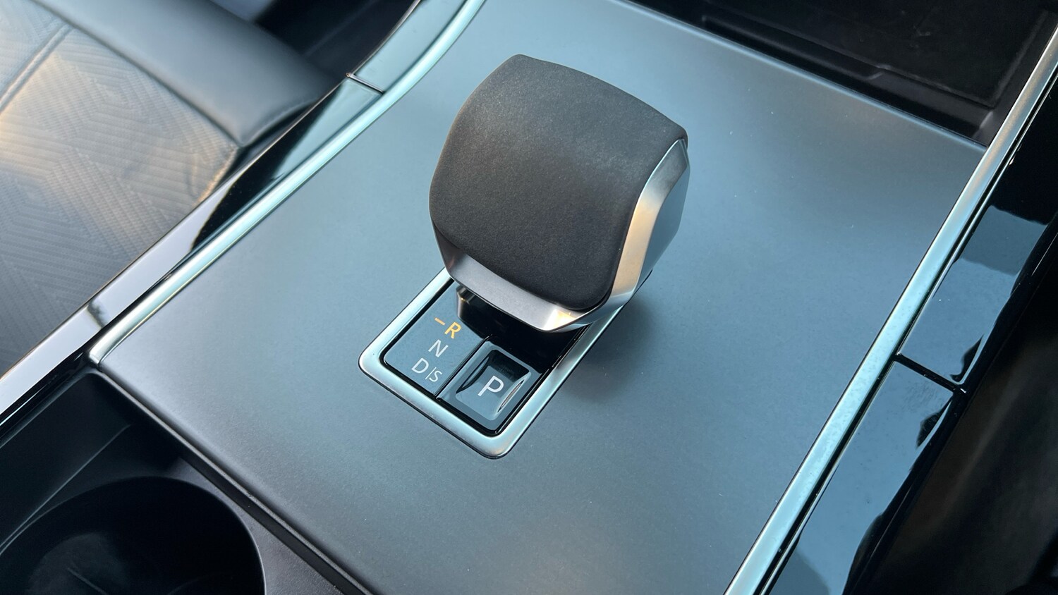 Used Land Rover Range Rover Velar 2025 for sale - 76979653: Photo 13