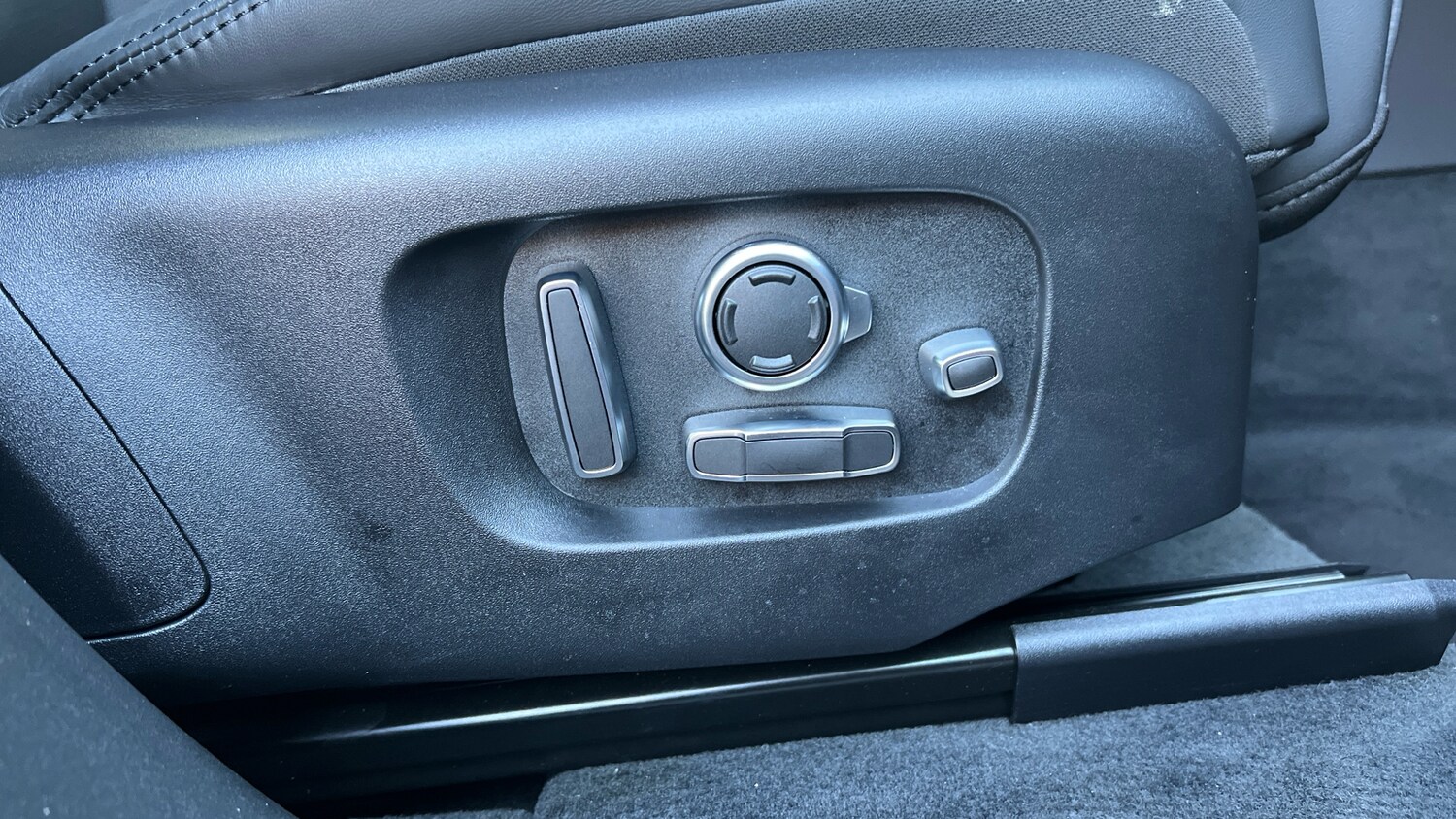 Used Land Rover Range Rover Velar 2025 for sale - 76979653: Photo 32