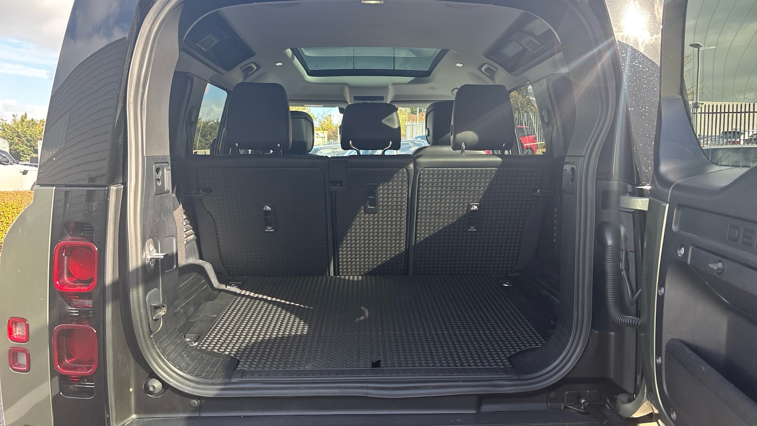 Used Land Rover Defender 2024 for sale - 76384892: Photo 10