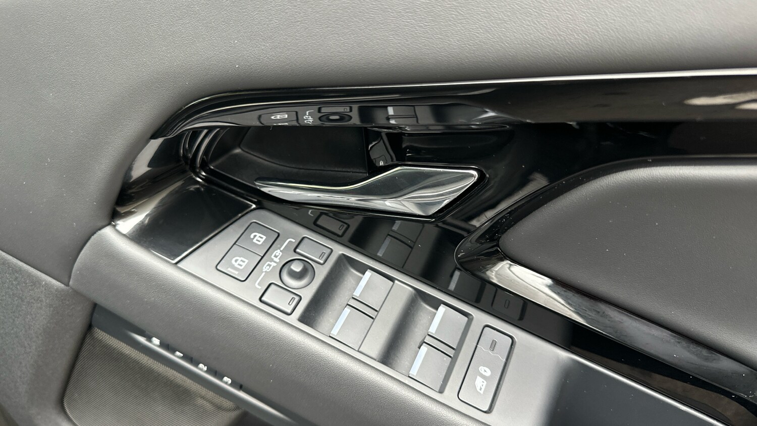 Used Land Rover Range Rover Evoque 2025 for sale - 76219006: Photo 21