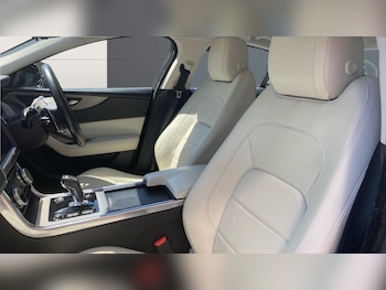 Used Jaguar XE 2019 for sale - 79008285: Photo
