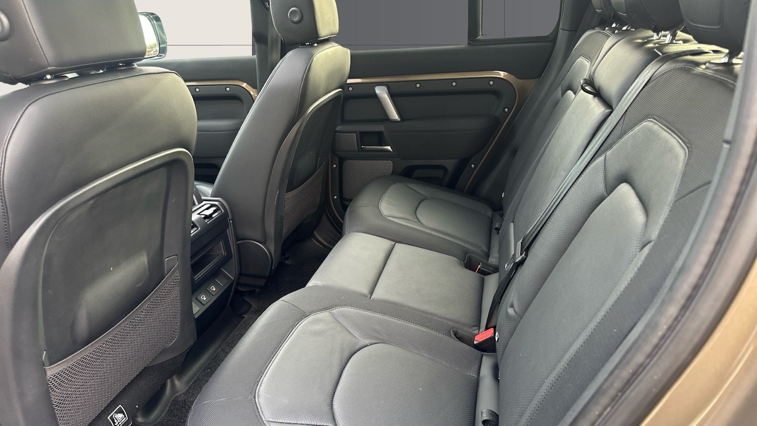 Used Land Rover Defender 2022 for sale - 76750391: Photo 4