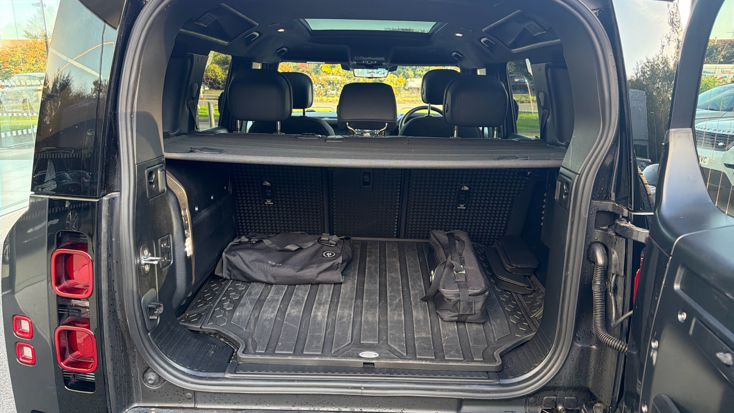 Used Land Rover Defender 2025 for sale - 76426283: Photo 10