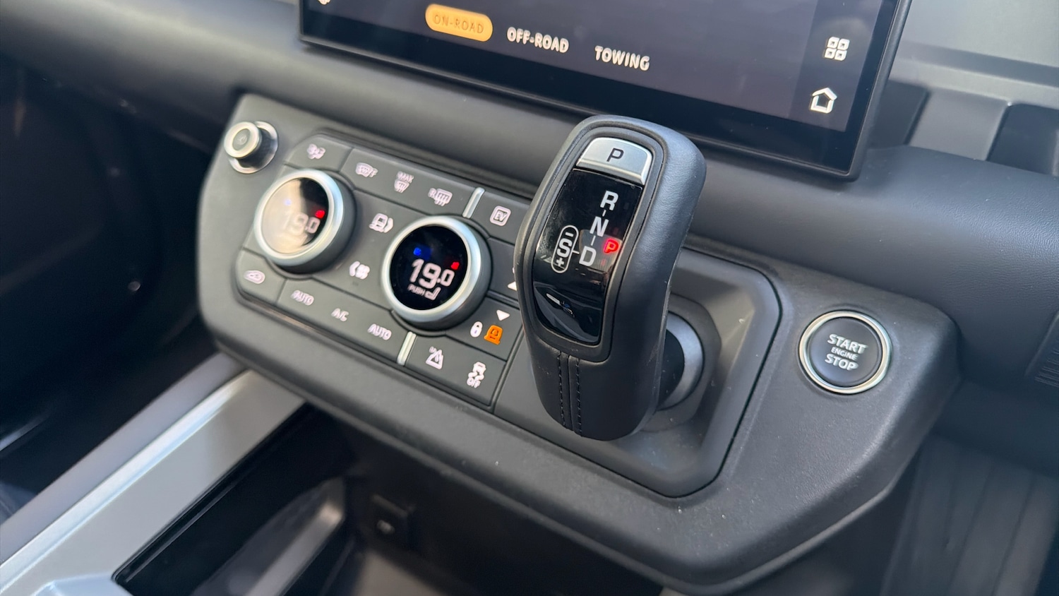 Used Land Rover Defender 2025 for sale - 76426283: Photo 13