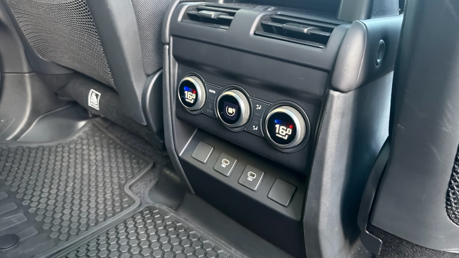 Used Land Rover Defender 2025 for sale - 76426283: Photo 18