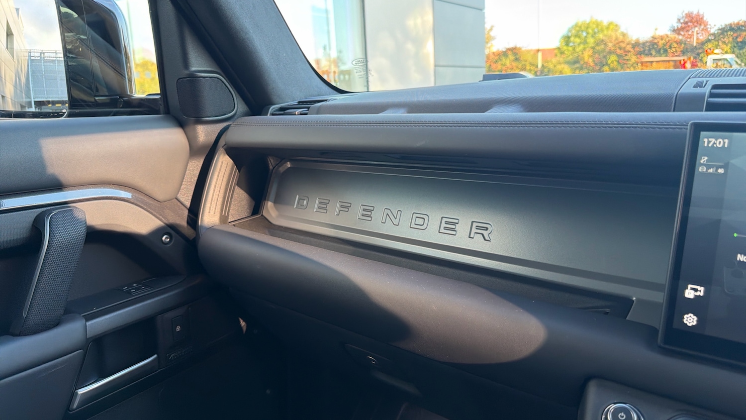 Used Land Rover Defender 2025 for sale - 76426283: Photo 23