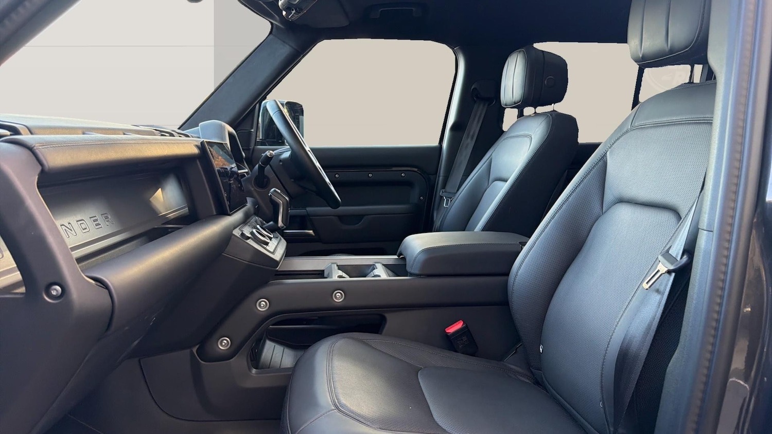 Used Land Rover Defender 2025 for sale - 76426283: Photo 3