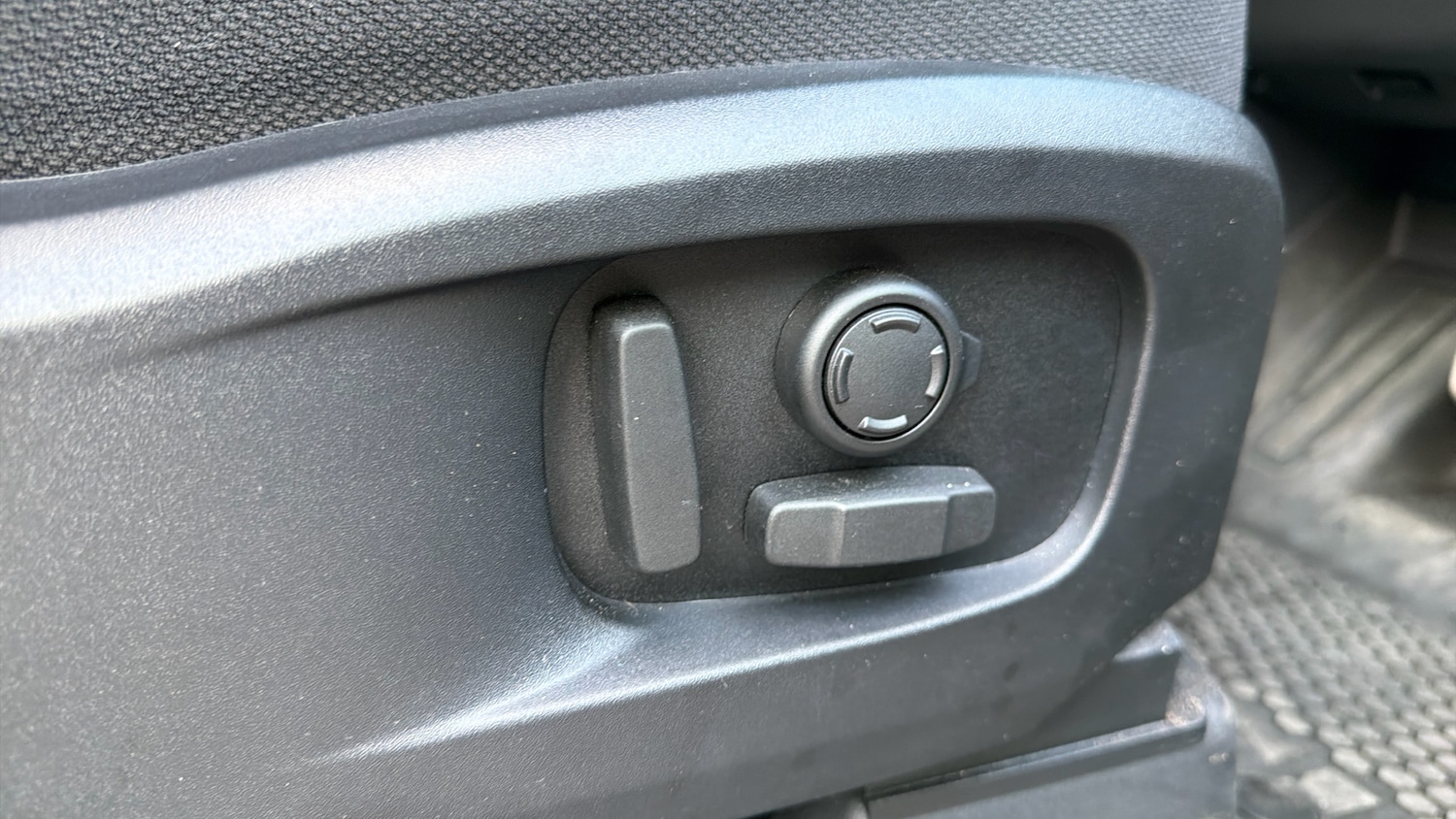 Used Land Rover Defender 2025 for sale - 76426283: Photo 30