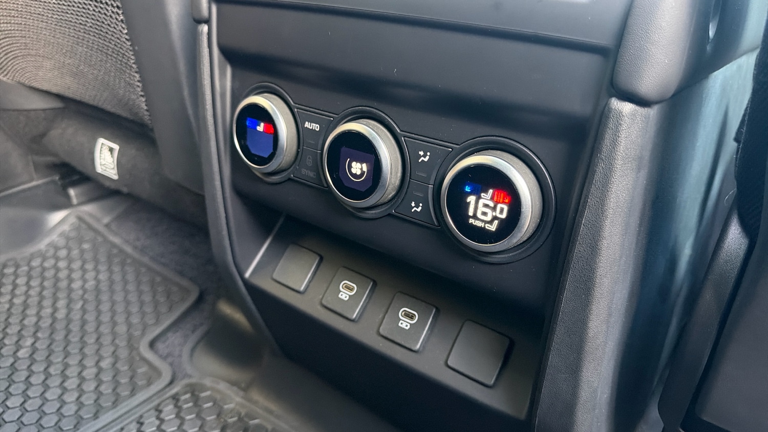 Used Land Rover Defender 2025 for sale - 76426283: Photo 61