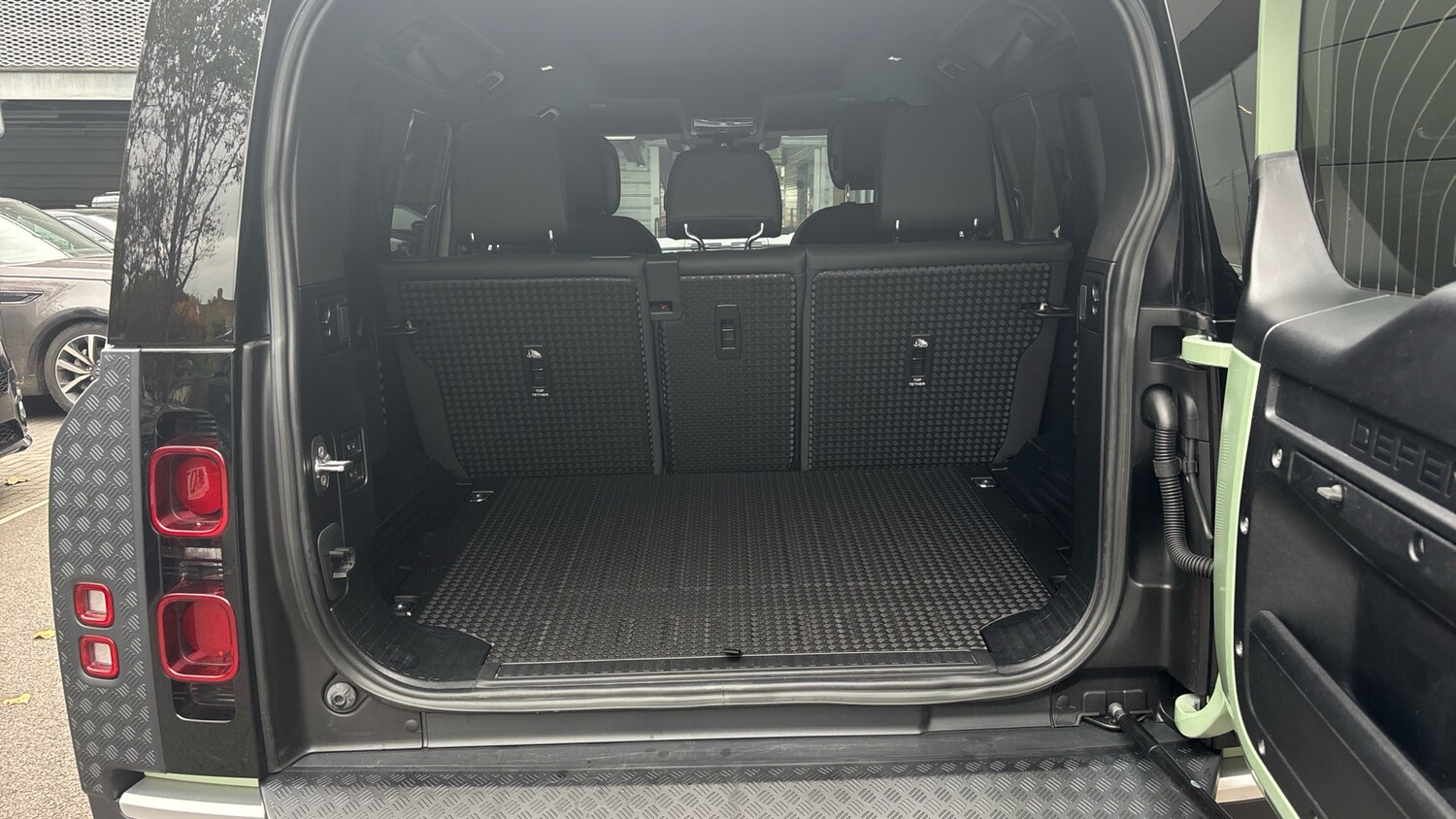 Used Land Rover Defender 2023 for sale - 76232215: Photo 10