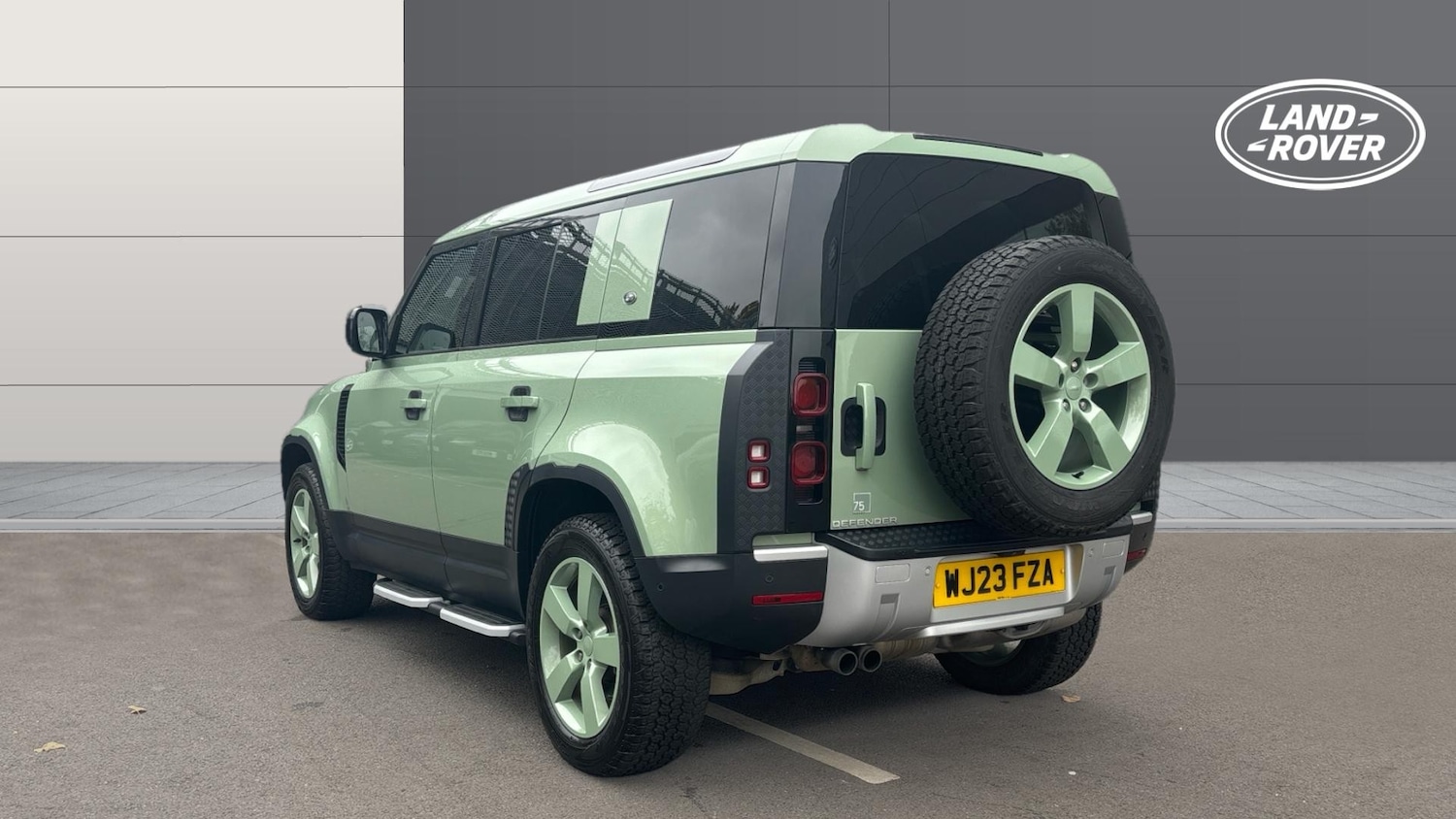 Used Land Rover Defender 2023 for sale - 76232215: Photo 2