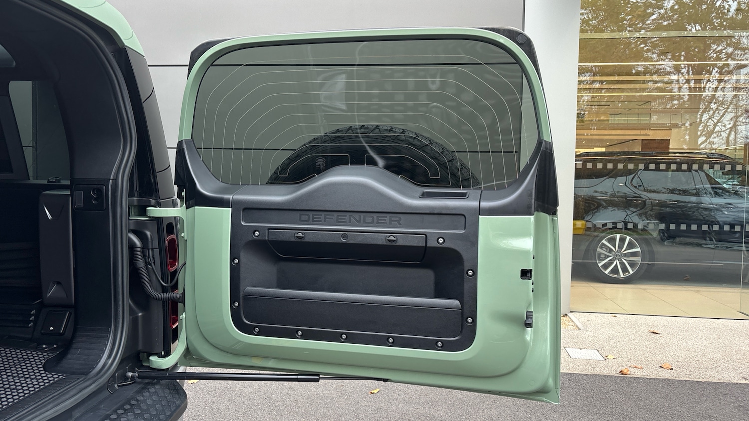 Used Land Rover Defender 2023 for sale - 76232215: Photo 25