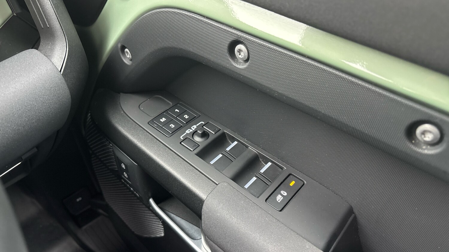 Used Land Rover Defender 2023 for sale - 76232215: Photo 32