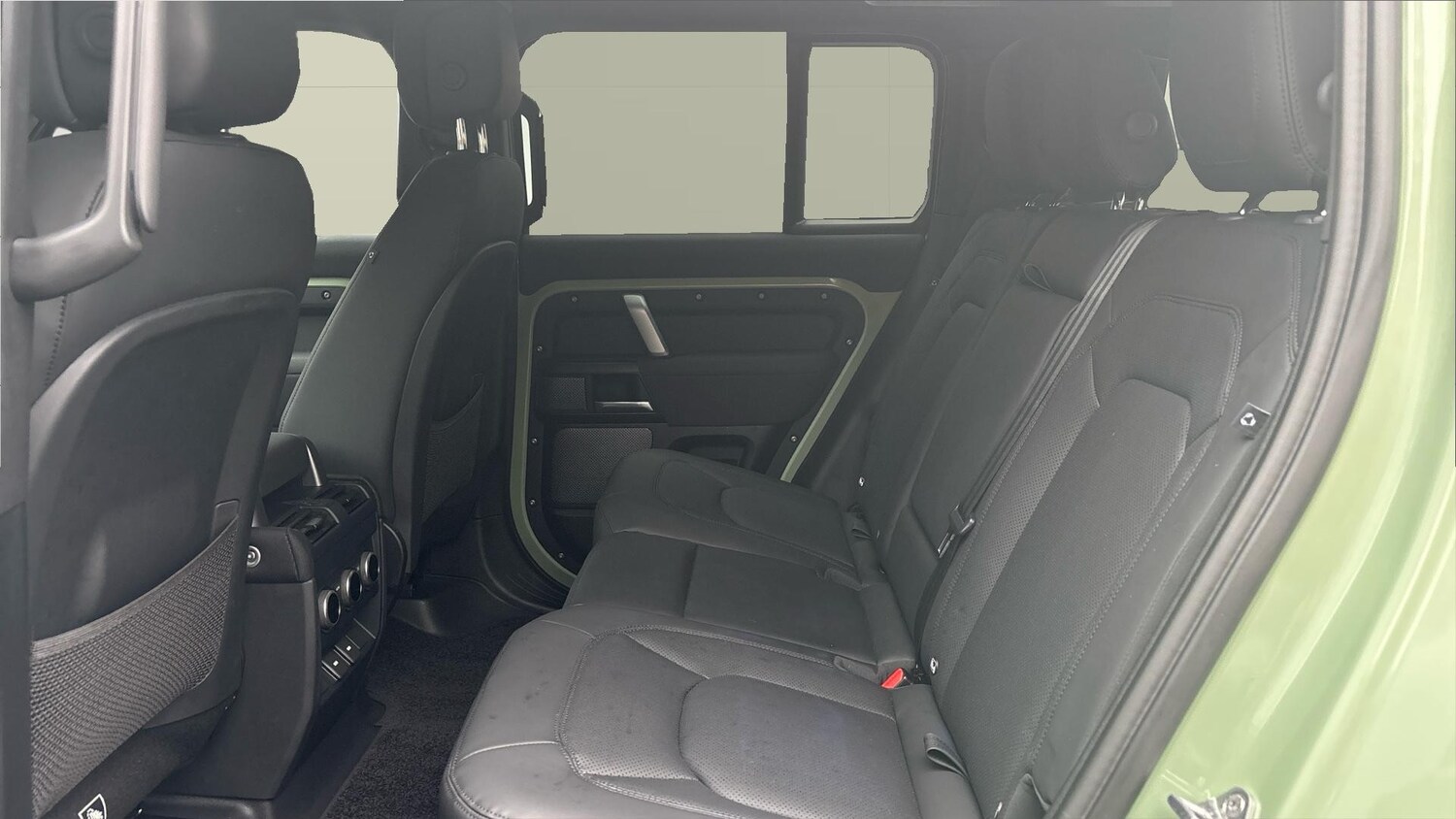 Used Land Rover Defender 2023 for sale - 76232215: Photo 4