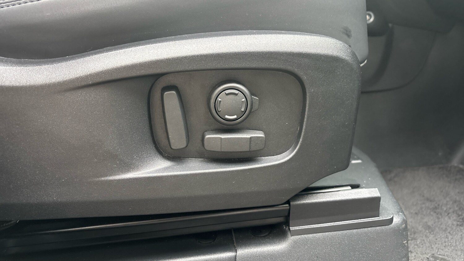 Used Land Rover Defender 2023 for sale - 76232215: Photo 45