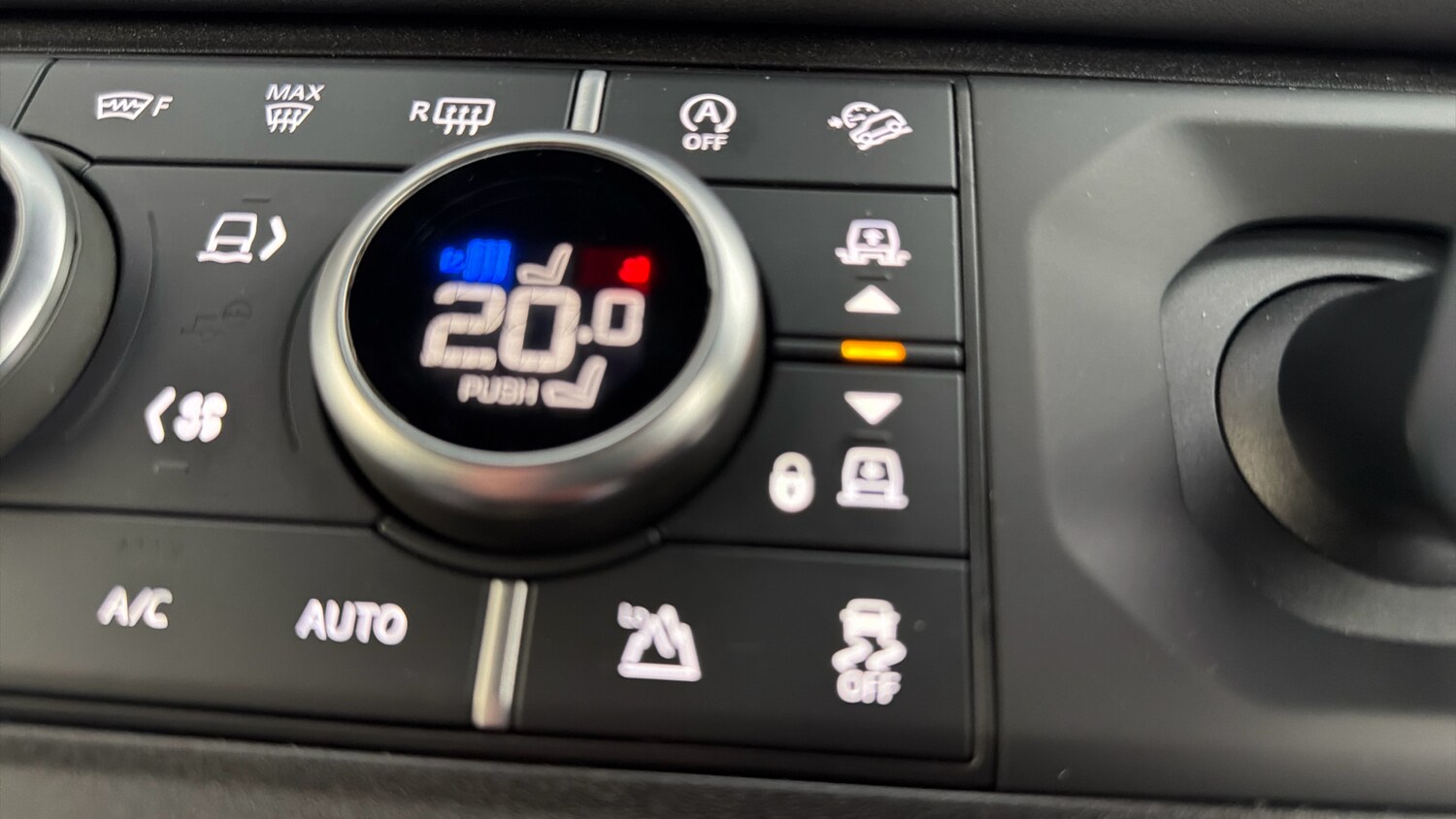 Used Land Rover Defender 2023 for sale - 76232215: Photo 58