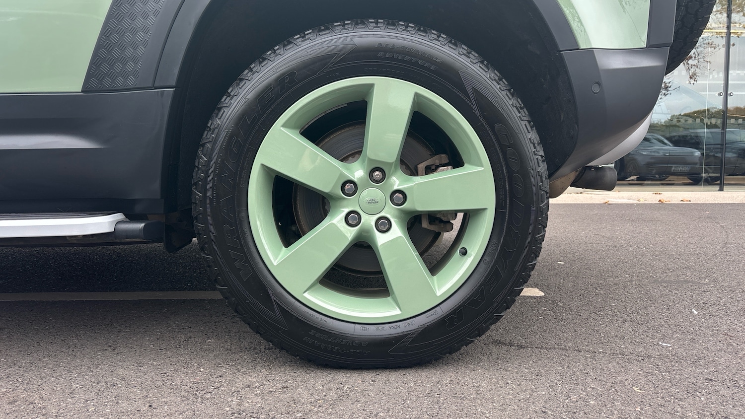 Used Land Rover Defender 2023 for sale - 76232215: Photo 8