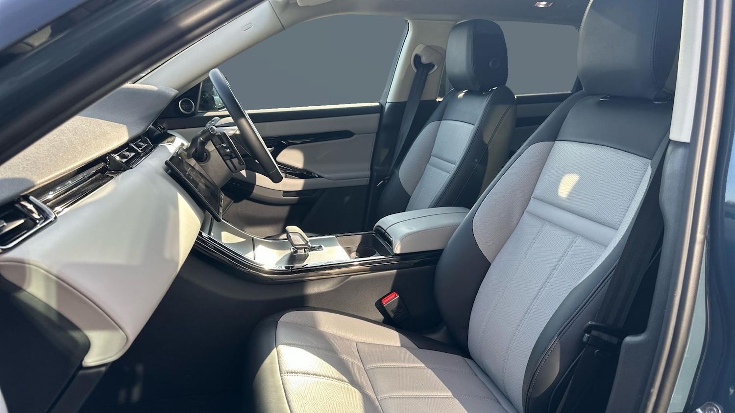 Used Land Rover Range Rover Evoque 2024 for sale - 77990496: Photo 3