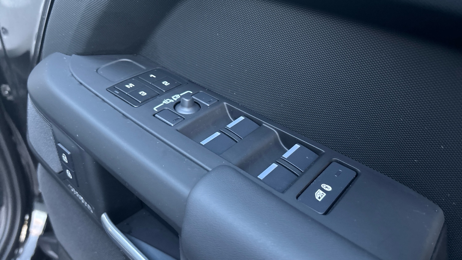 Used Land Rover Defender 2025 for sale - 76343886: Photo 22