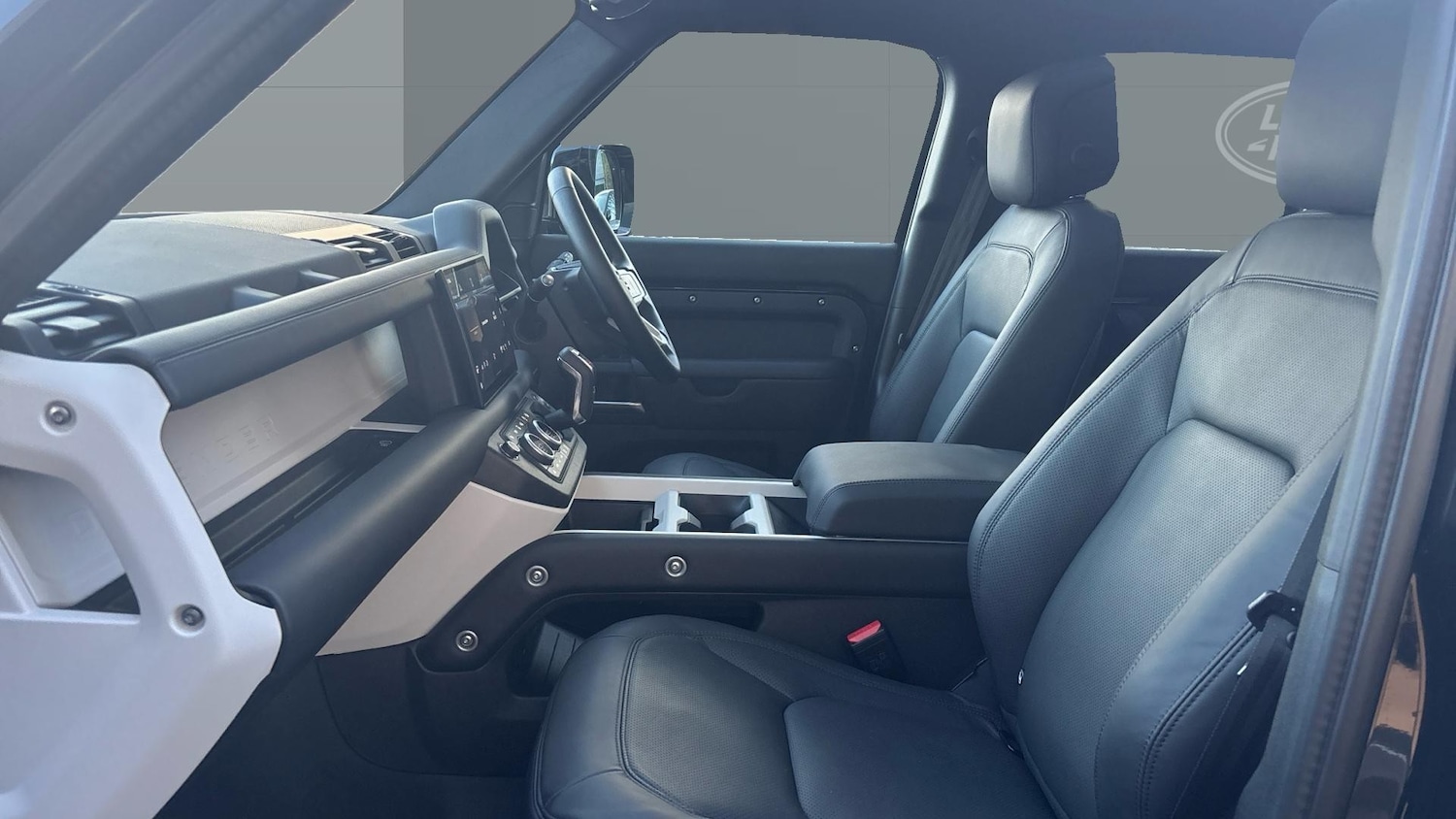 Used Land Rover Defender 2025 for sale - 76343886: Photo 3