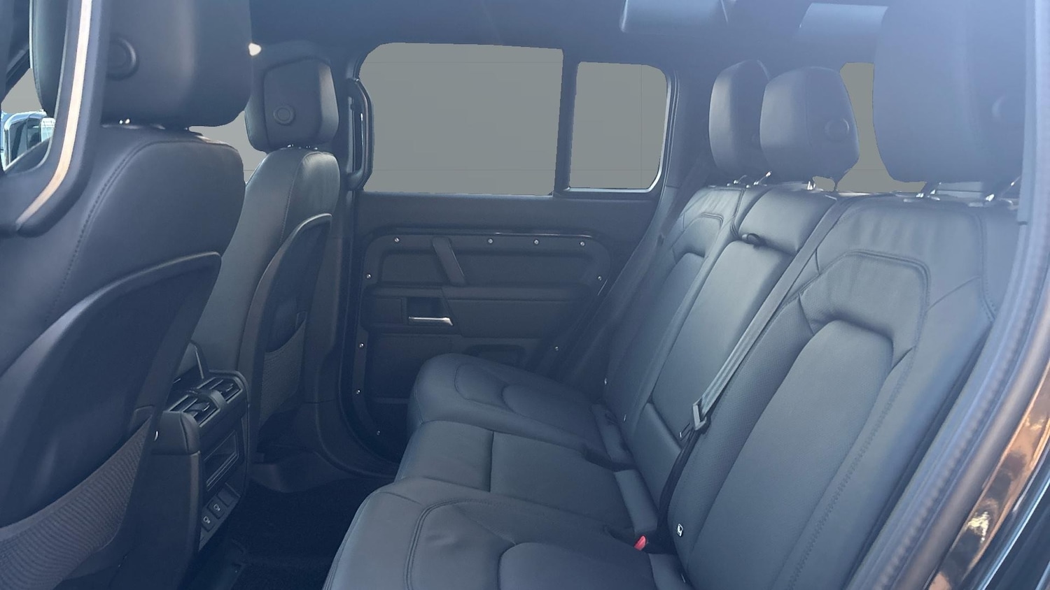 Used Land Rover Defender 2025 for sale - 76343886: Photo 4