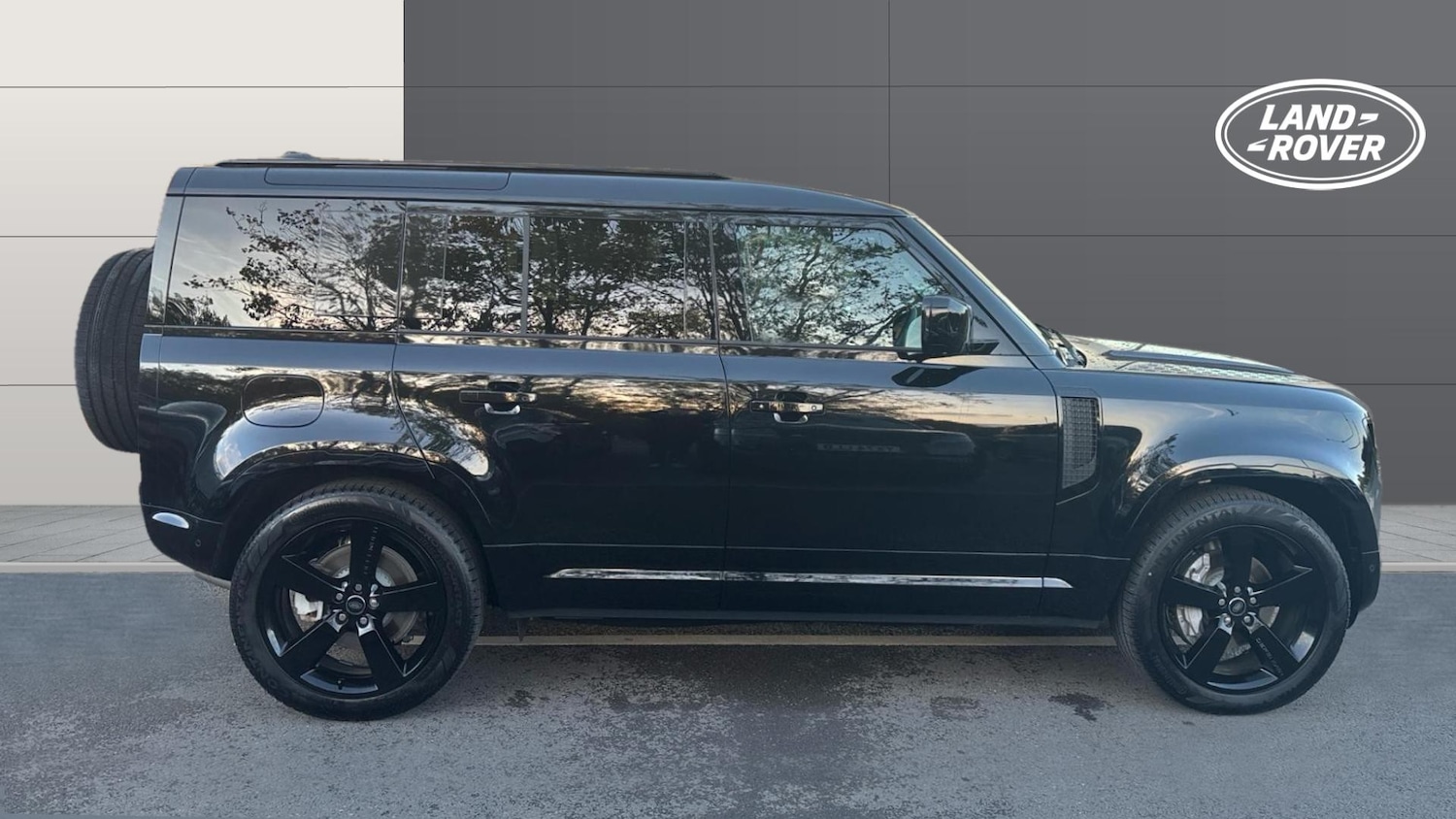 Used Land Rover Defender 2025 for sale - 76343886: Photo 5