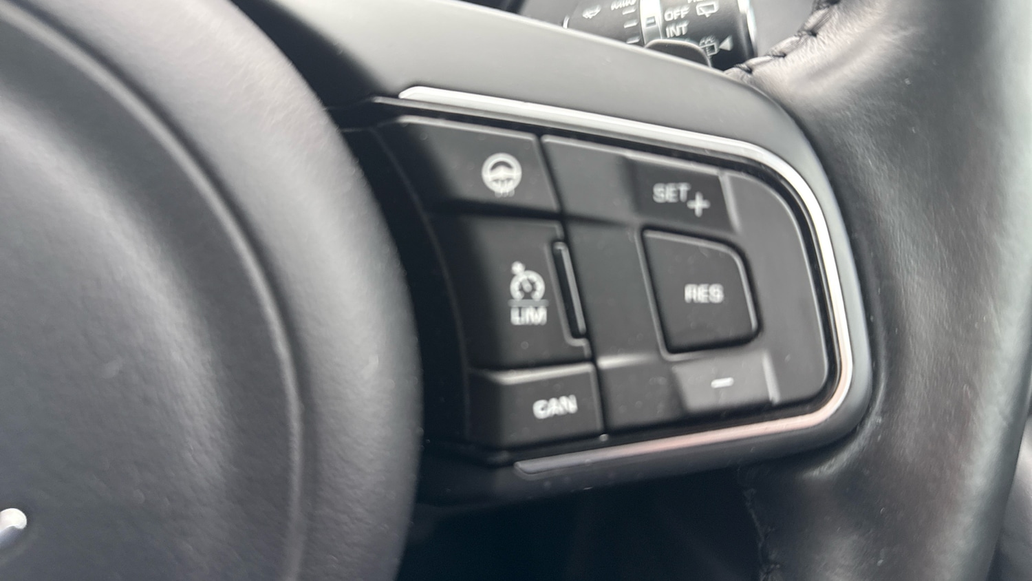 Used Jaguar F-Pace 2016 for sale - 76652218: Photo 28