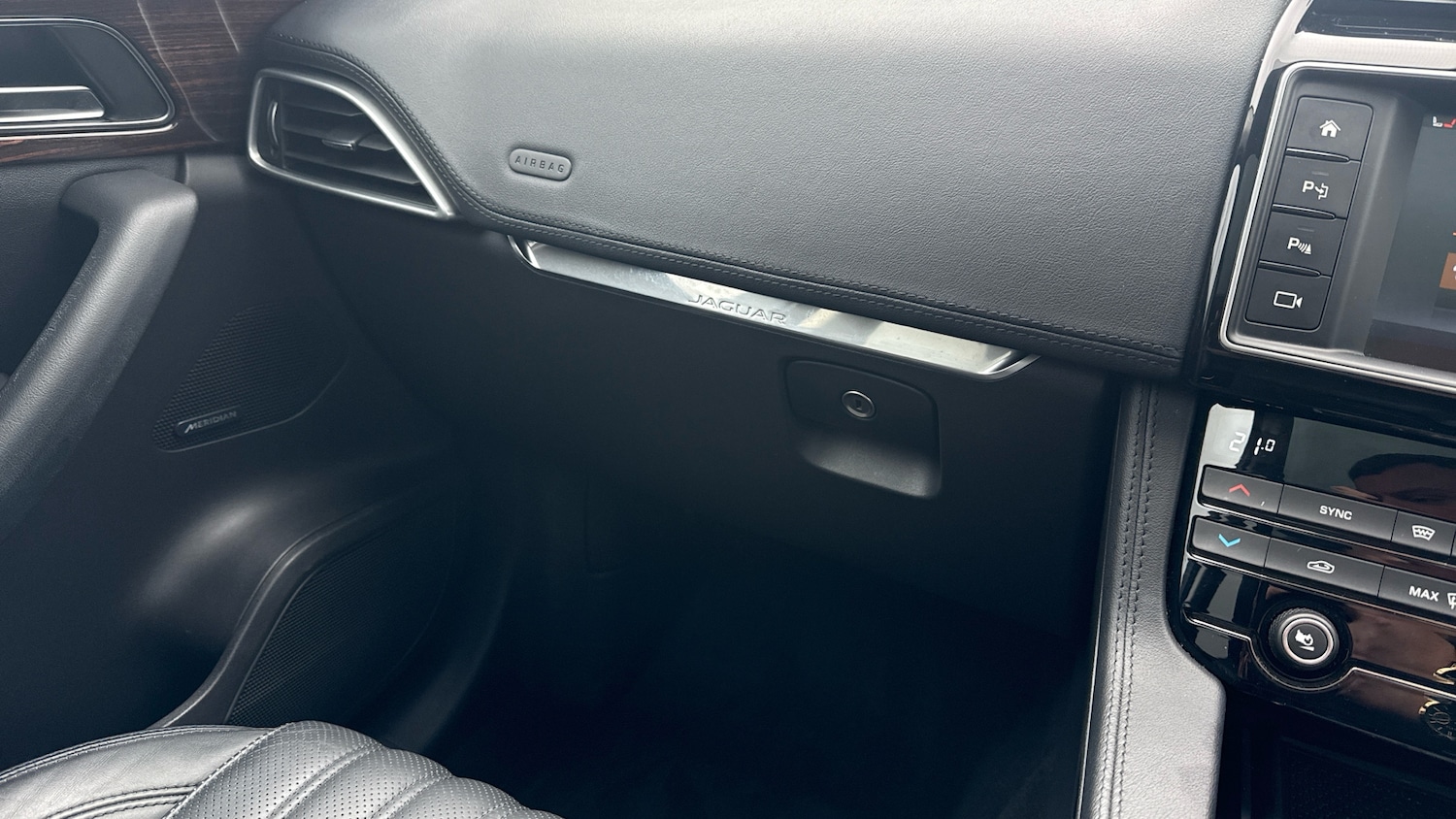 Used Jaguar F-Pace 2016 for sale - 76652218: Photo 36