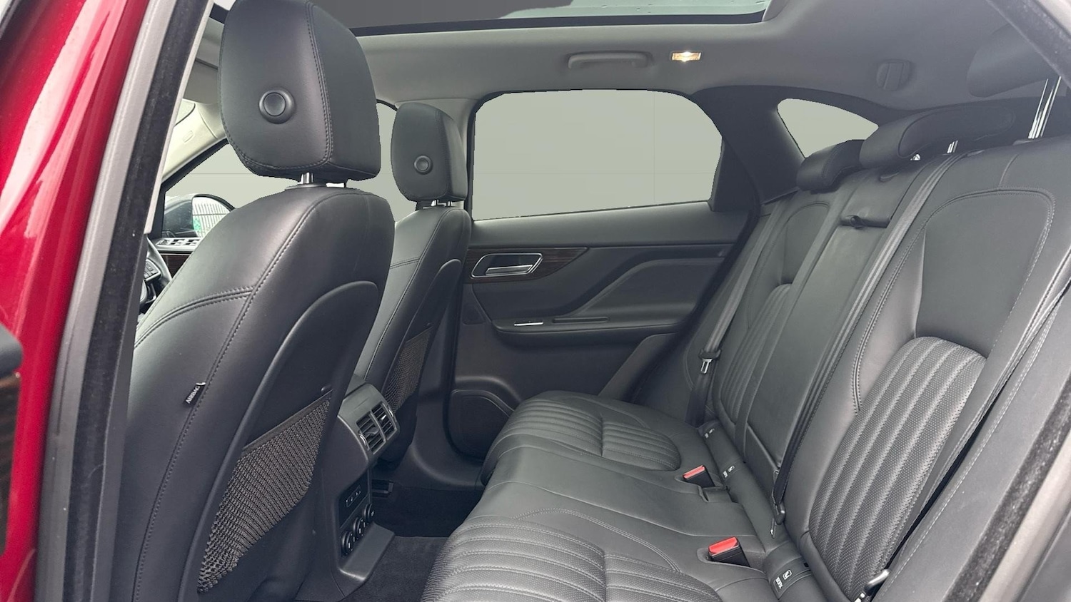 Used Jaguar F-Pace 2016 for sale - 76652218: Photo 4