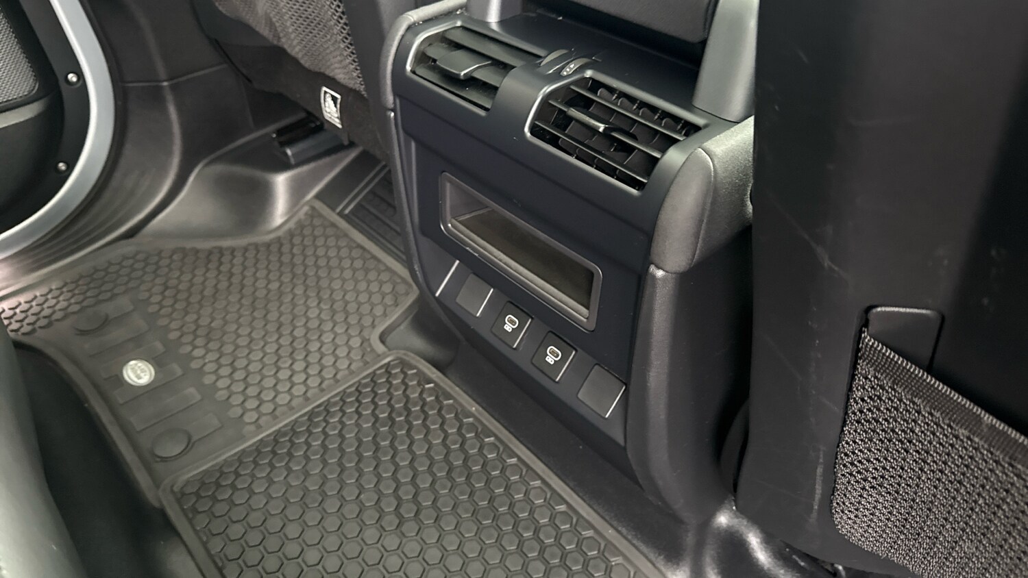 Used Land Rover Defender 2022 for sale - 76530889: Photo 18