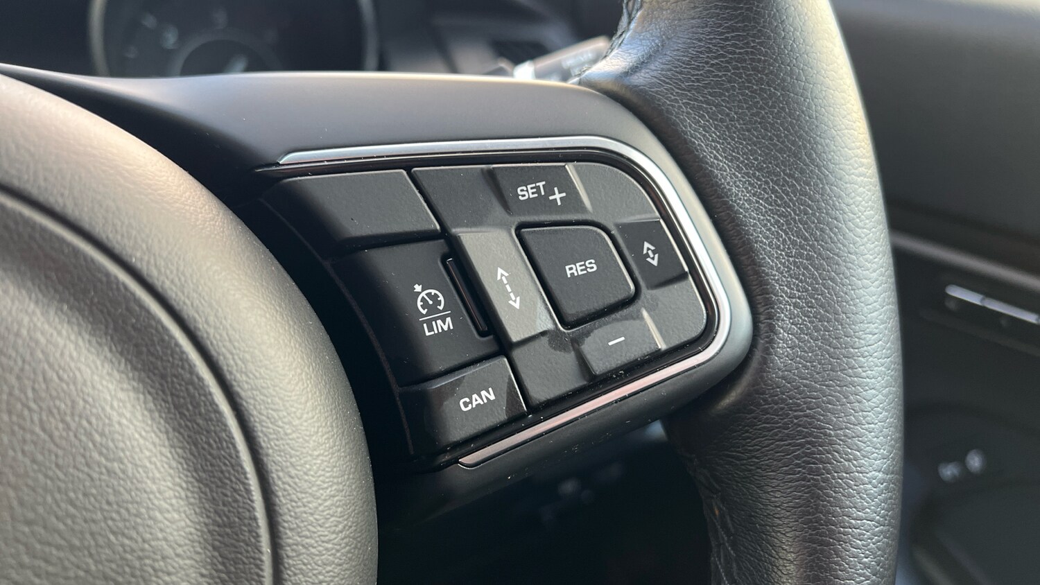 Used Jaguar E-Pace 2018 for sale - 76974158: Photo 36