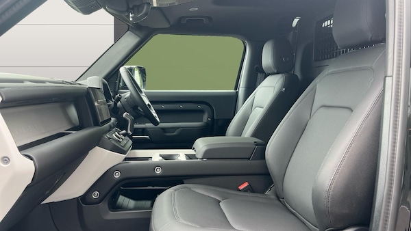 Used Land Rover Defender 2025 for sale - 75260882: Photo 3