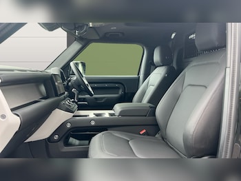 Used Land Rover Defender 2025 for sale - 75260882: Photo