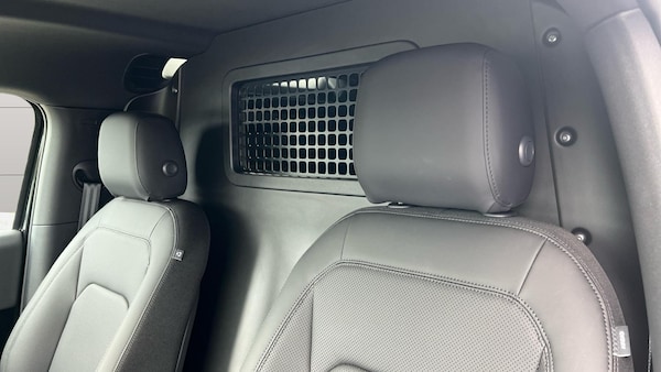 Used Land Rover Defender 2025 for sale - 75260882: Photo 4