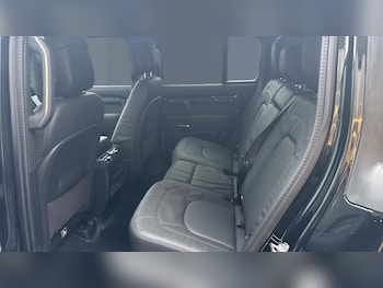 Used Land Rover Defender 2025 for sale - 77375790: Photo