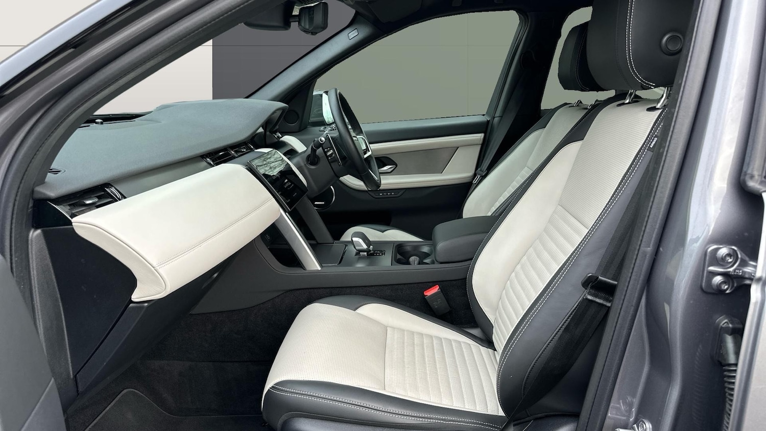 Used Land Rover Discovery Sport 2025 for sale - 77262227: Photo 3